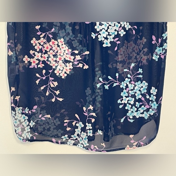 Liz Claiborne Sheer Sleeveless Tank Top VNeck Women’s Size Small Navy Floral - Picture 6 of 7